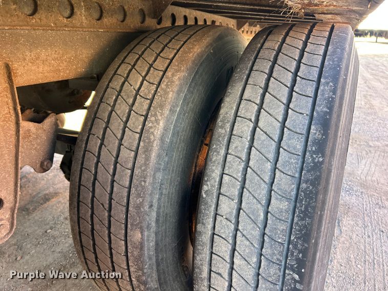 image for item ET6968 2005 Wabash dry van trailer