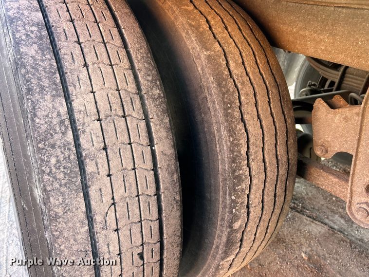 image for item ET6968 2005 Wabash dry van trailer