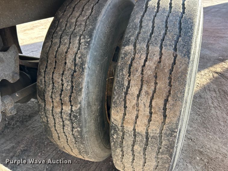 image for item ET6968 2005 Wabash dry van trailer