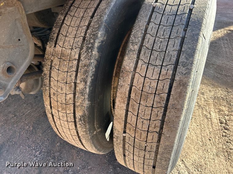 image for item ET6968 2005 Wabash dry van trailer