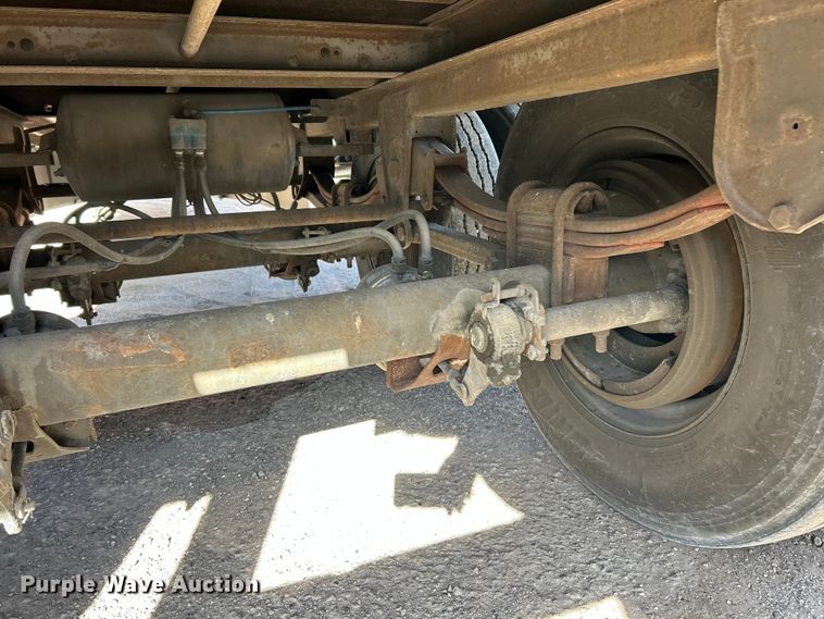 image for item ET6970 2004 Wabash dry van trailer