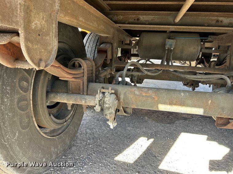 image for item ET6970 2004 Wabash dry van trailer