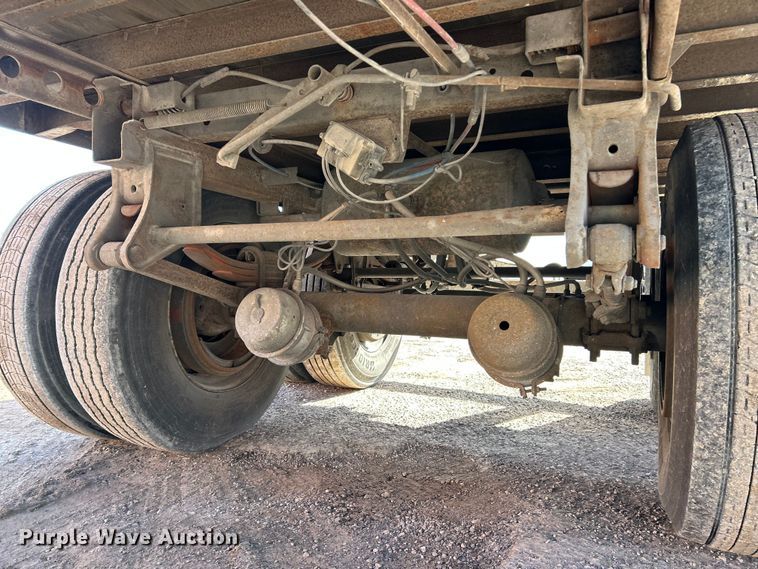 image for item ET6970 2004 Wabash dry van trailer