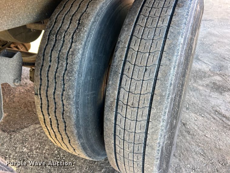 image for item ET6970 2004 Wabash dry van trailer