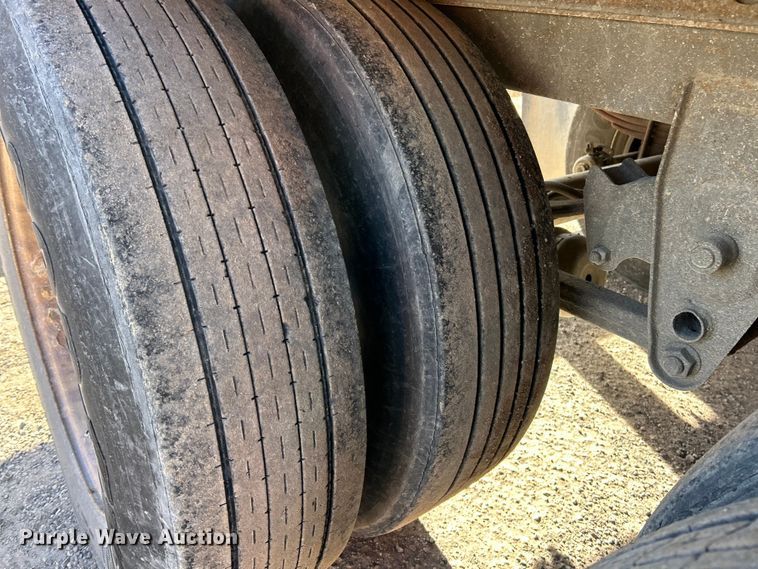 image for item ET6970 2004 Wabash dry van trailer