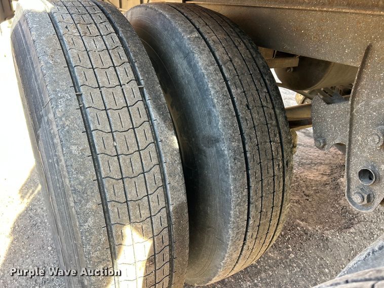 image for item ET6970 2004 Wabash dry van trailer