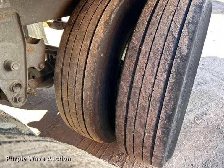 image for item ET6973 2006 Wabash dry van trailer