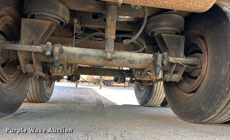 image for item ET6974 2005 Wabash dry van trailer