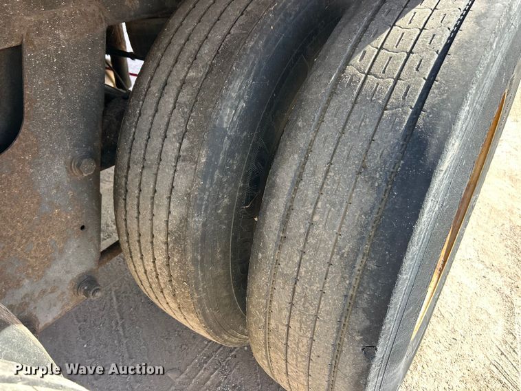 image for item ET6974 2005 Wabash dry van trailer