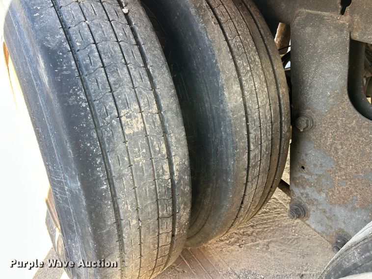 image for item ET6974 2005 Wabash dry van trailer