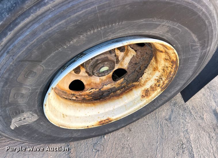 image for item ET6974 2005 Wabash dry van trailer