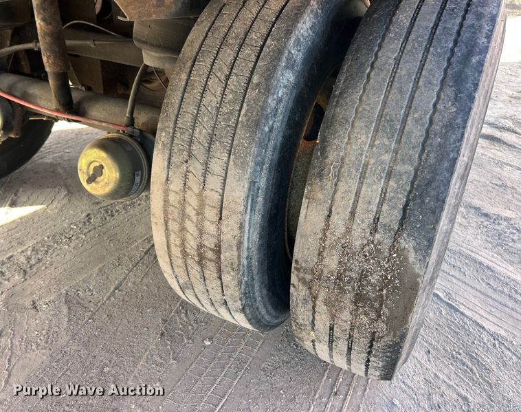 image for item ET6974 2005 Wabash dry van trailer