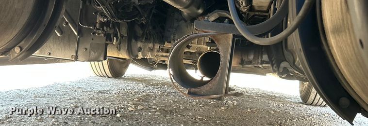 image for item ET6991 2017 Volvo  VNL semi truck