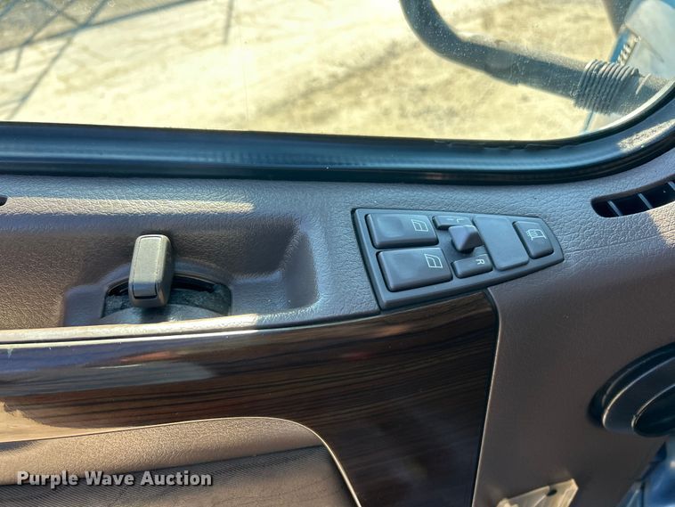 image for item ET6991 2017 Volvo  VNL semi truck