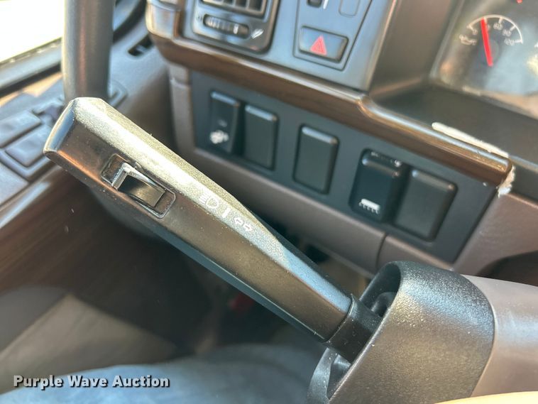 image for item ET6991 2017 Volvo  VNL semi truck