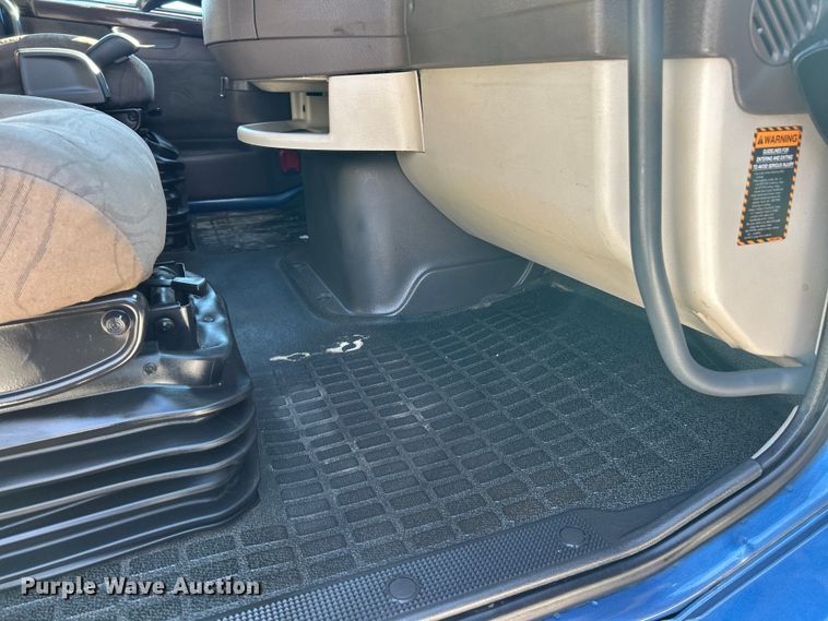 image for item ET6991 2017 Volvo  VNL semi truck