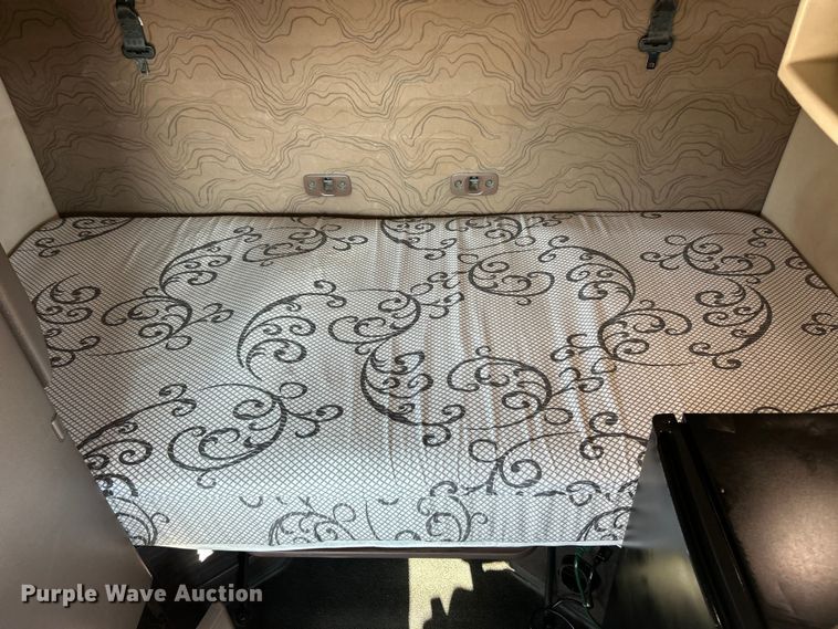 image for item ET6991 2017 Volvo  VNL semi truck