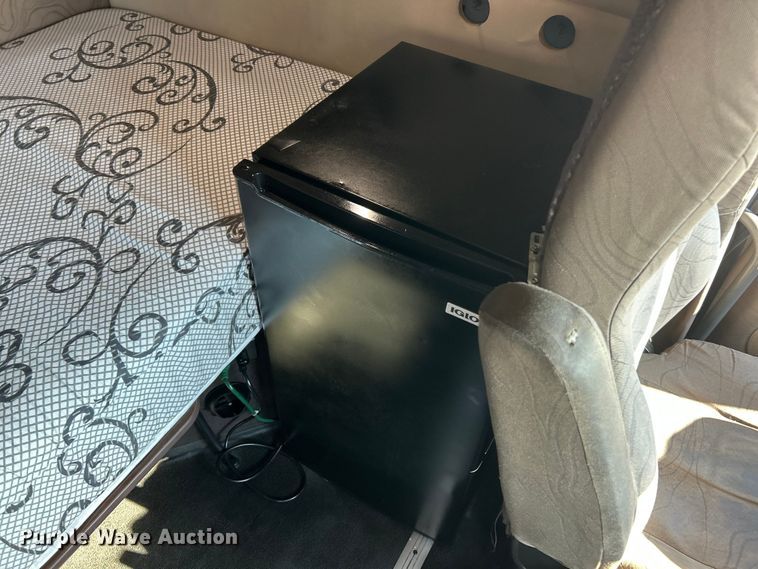 image for item ET6991 2017 Volvo  VNL semi truck