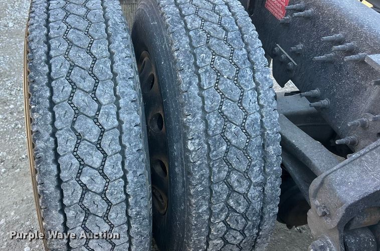 image for item ET6991 2017 Volvo  VNL semi truck