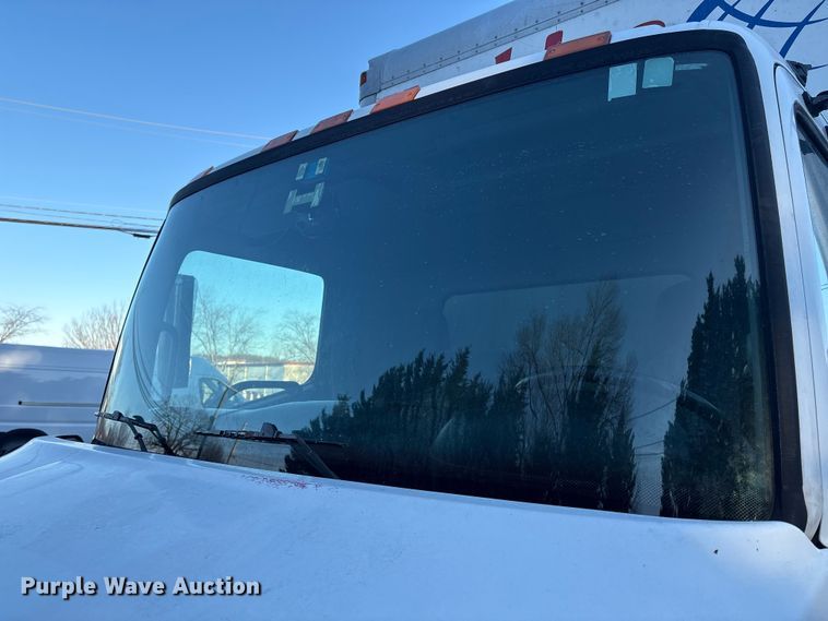 image for item ET8651 2008 Hino 268 box truck