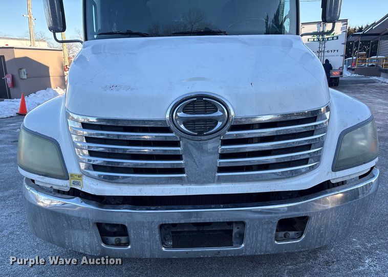 image for item ET8651 2008 Hino 268 box truck