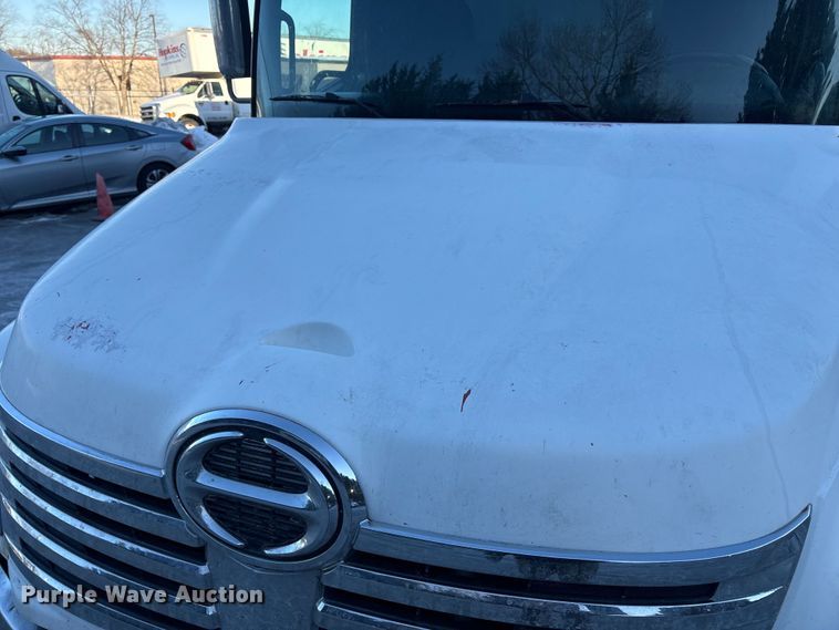 image for item ET8651 2008 Hino 268 box truck