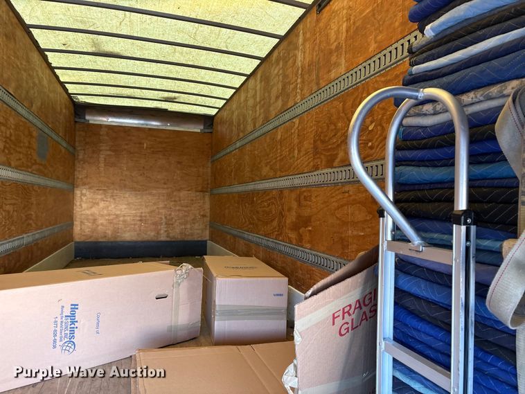 image for item ET8651 2008 Hino 268 box truck