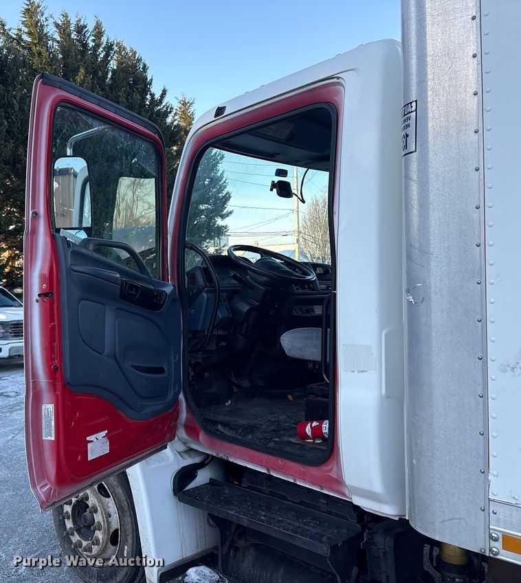 image for item ET8651 2008 Hino 268 box truck