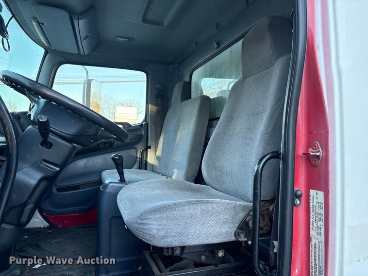 image for item ET8651 2008 Hino 268 box truck