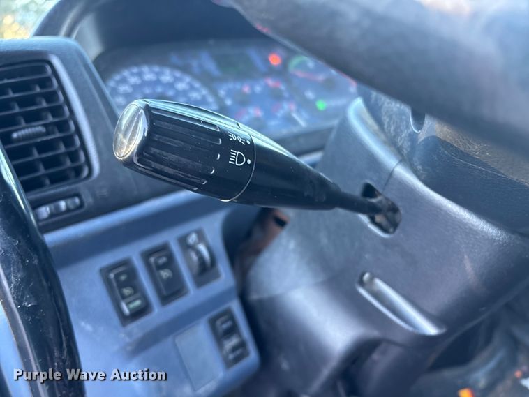 image for item ET8651 2008 Hino 268 box truck