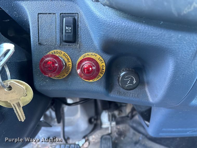 image for item ET8651 2008 Hino 268 box truck