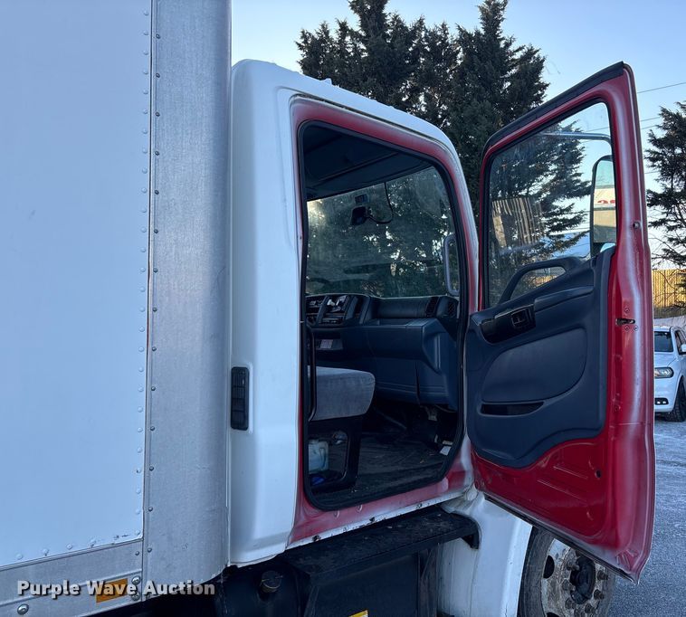 image for item ET8651 2008 Hino 268 box truck