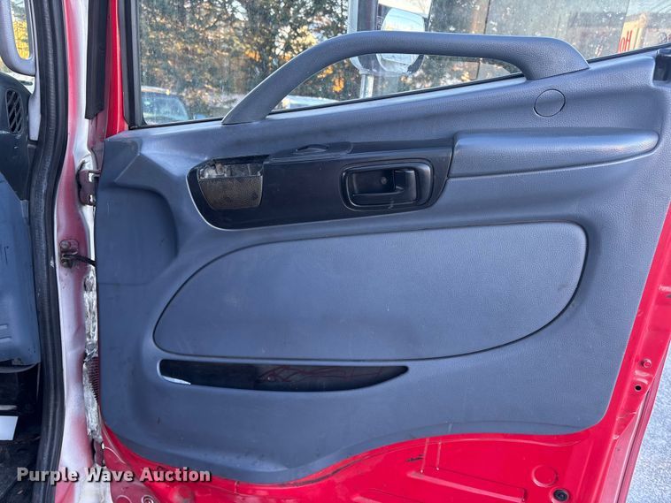 image for item ET8651 2008 Hino 268 box truck