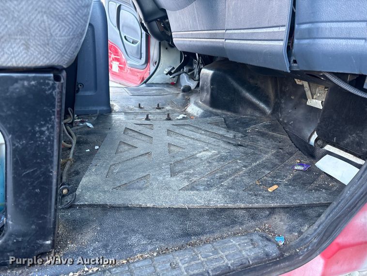 image for item ET8651 2008 Hino 268 box truck