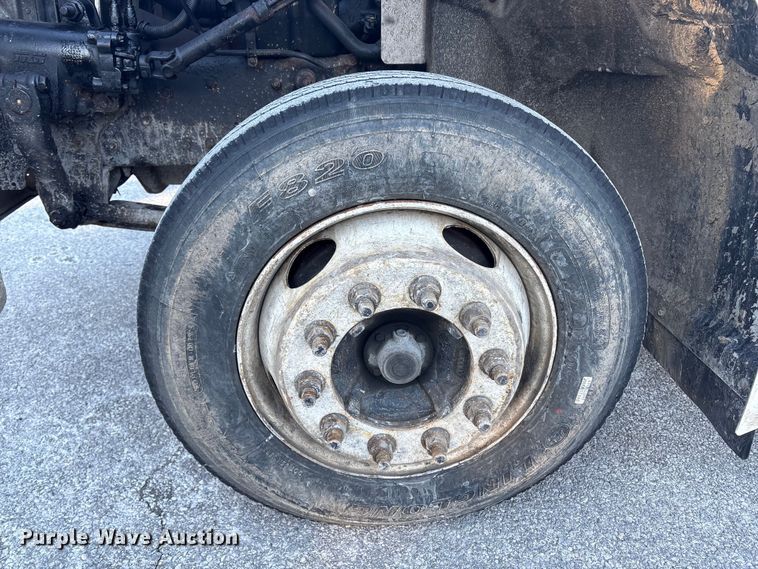 image for item ET8651 2008 Hino 268 box truck