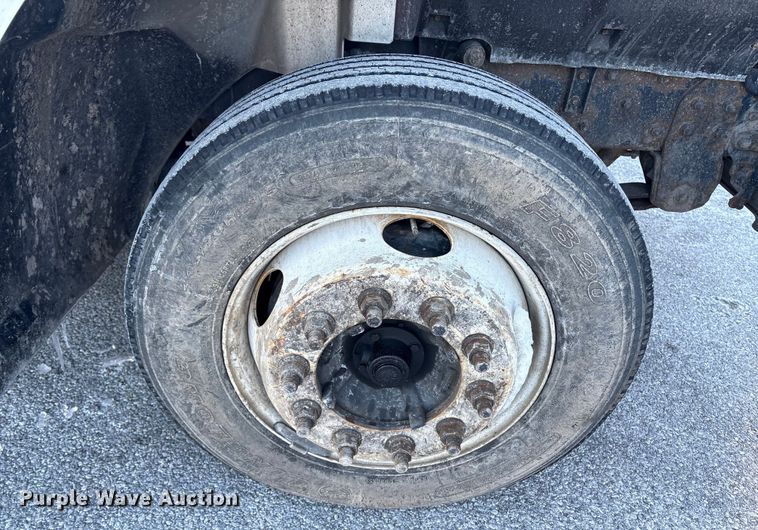 image for item ET8651 2008 Hino 268 box truck