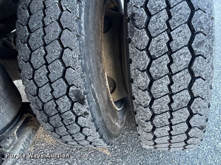 image for item ET8651 2008 Hino 268 box truck