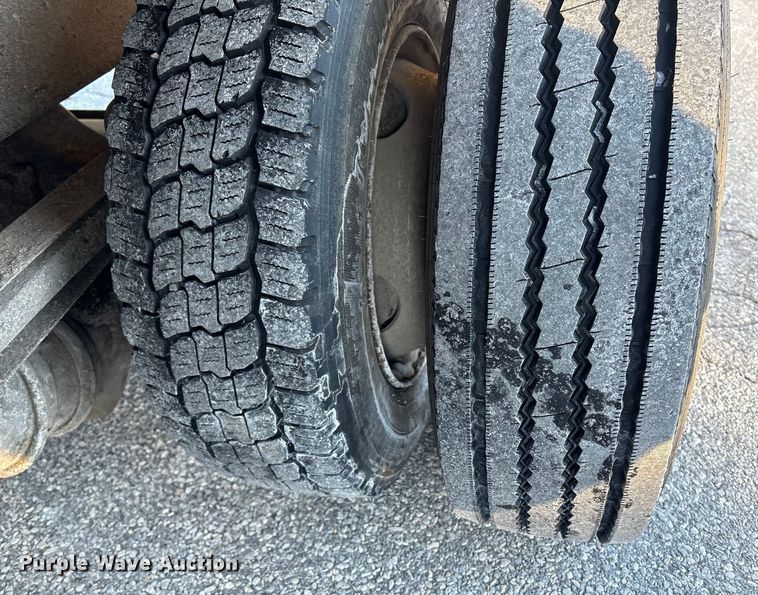 image for item ET8651 2008 Hino 268 box truck