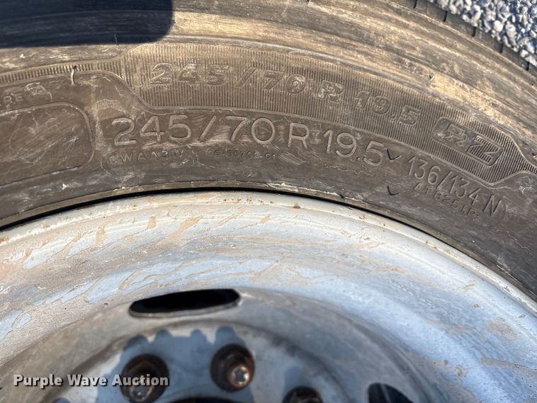 image for item ET8651 2008 Hino 268 box truck