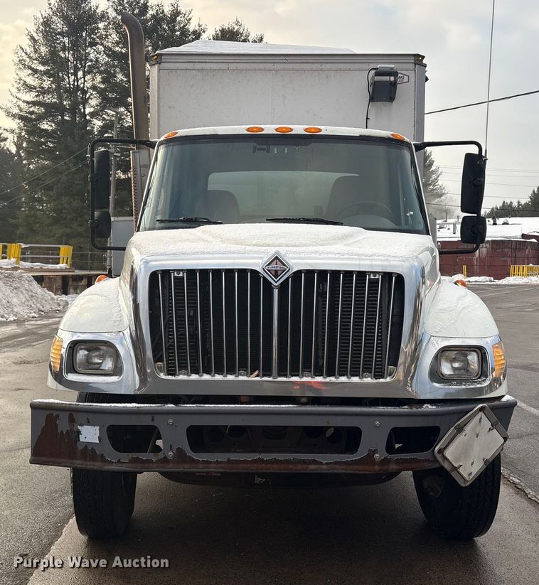 image for item ET8653 2007 International 7400 box truck