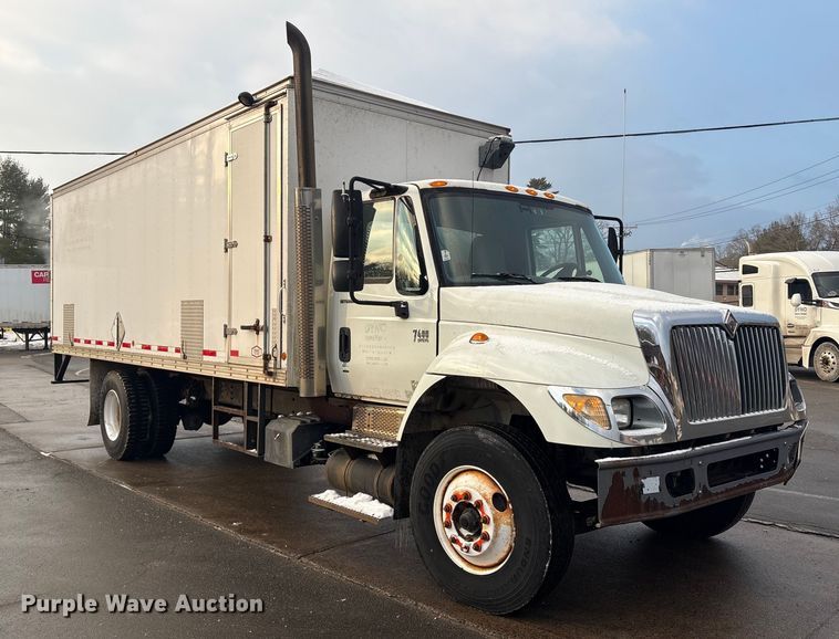 image for item ET8653 2007 International 7400 box truck