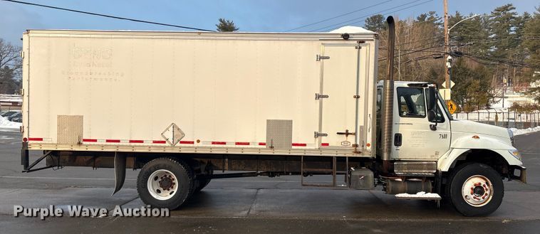 image for item ET8653 2007 International 7400 box truck