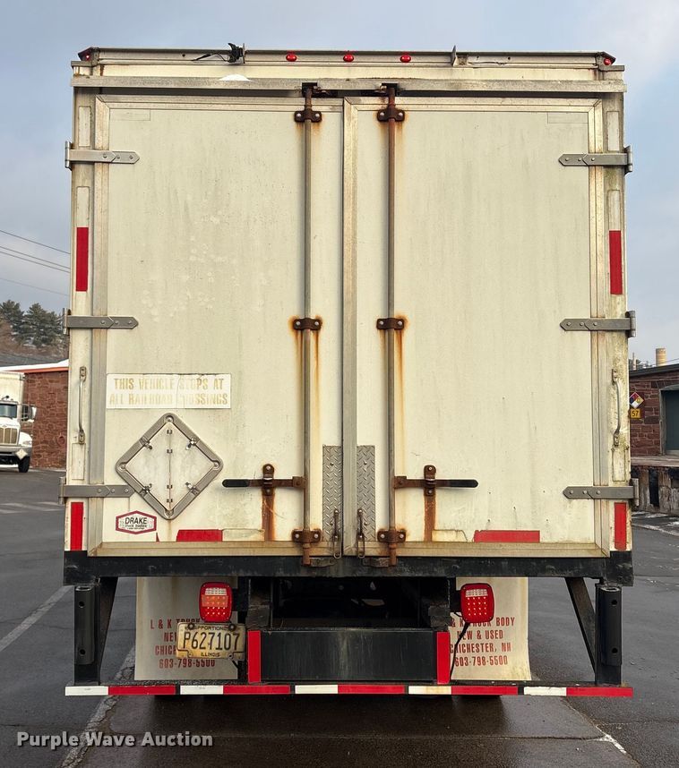 image for item ET8653 2007 International 7400 box truck