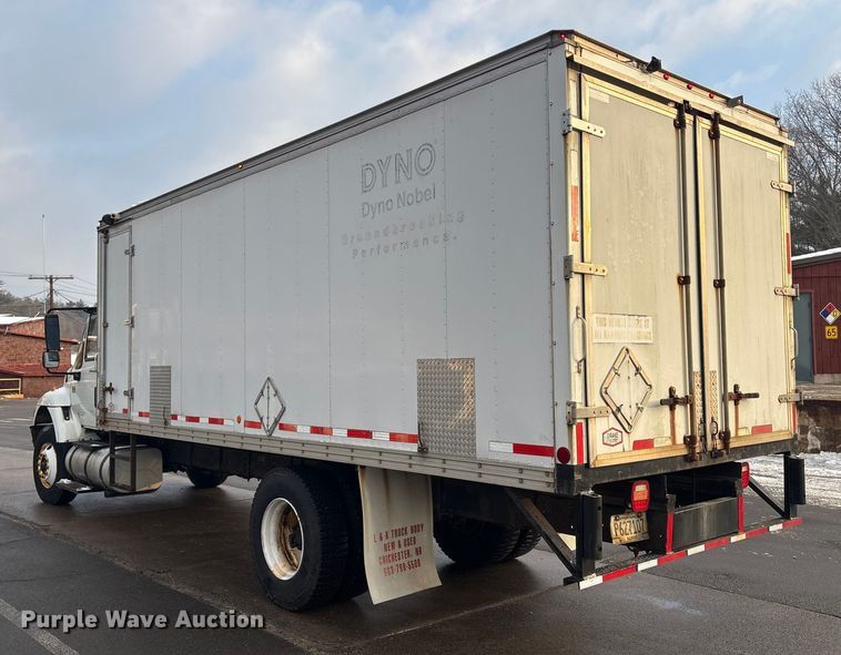 image for item ET8653 2007 International 7400 box truck