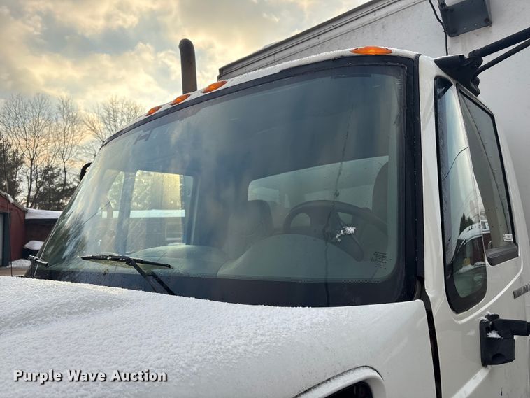 image for item ET8653 2007 International 7400 box truck