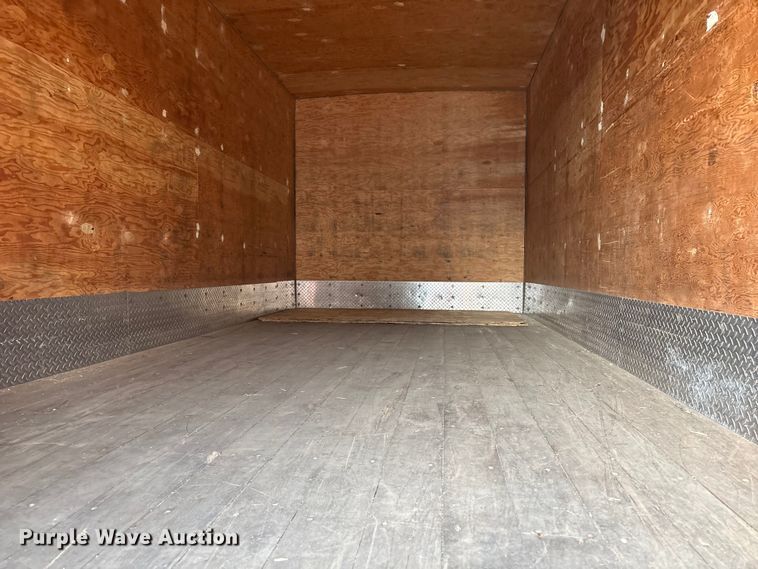 image for item ET8653 2007 International 7400 box truck