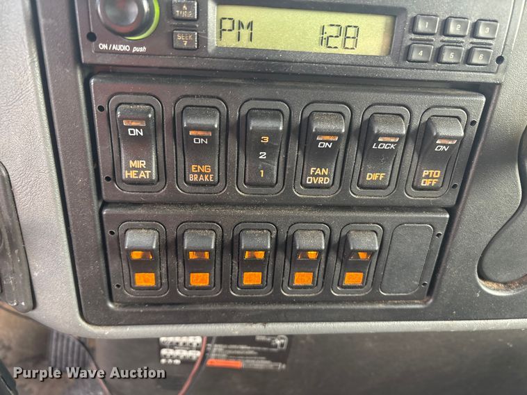 image for item ET8653 2007 International 7400 box truck