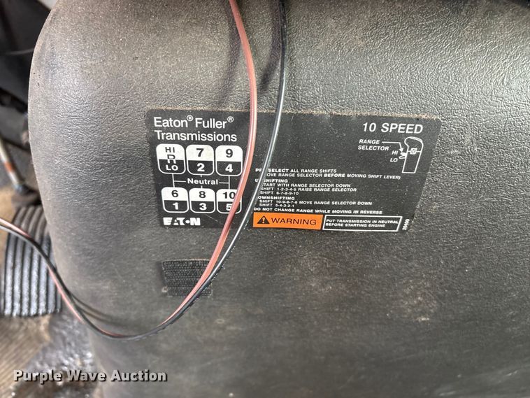 image for item ET8653 2007 International 7400 box truck