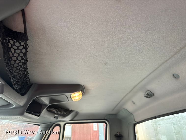 image for item ET8653 2007 International 7400 box truck