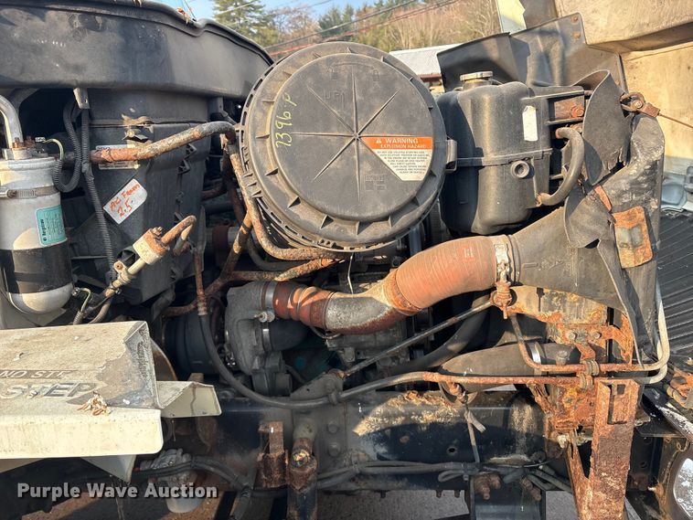 image for item ET8653 2007 International 7400 box truck